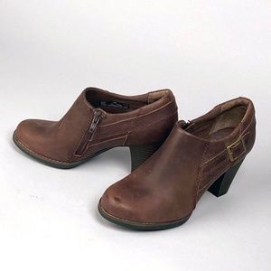 Clarks brown leather bootie W's 6M